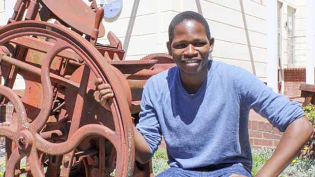 Chemistry Masters student Zweli Hlatshwayo is Rhodes Campus Director of the 2017/18 Hult Prize for s